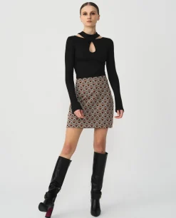 Sale Cuplé Top Escote Lagrima Punto Negro